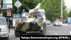 Російська бронетехника на вулиці Сімферополя