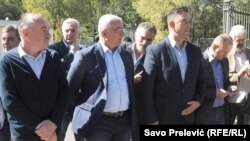 Funkcioneri Demokratskog fronta ispred Ambasade Sjedinjenih Država u Podgorici zatražili objavljivanje transkripata razgovora zamjenika pomoćnika državnog sekretara SAD-a Hojta Brajana Jia.