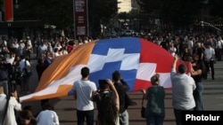 Արցախից տեղահանված քաղաքացիները Երևանում ակցիայի ժամանակ, արխիվ