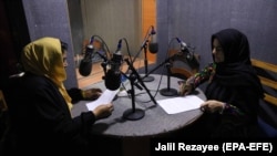 با تسلط طالبان به قدرت عرصه کار و فعالیت به خبرنگاران زن در افغانستان تا حد زیادی محدود شده است