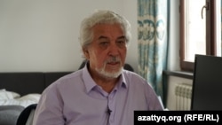 Қазақ диссиденті Хасен Қожахмет Алматыдағы үйінде. 26 қыркүйек 2025 жыл.
