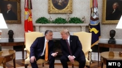 Fostul președinte american, Donald Trump, și premierul ungar Viktor Orban în timpul unei întâlniri în Biroul Oval, de la Casa Albă, în mai 2019.