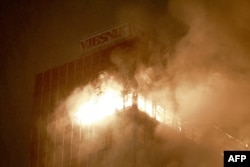 Nekada je u neboderu Vjesnika i oko njega bilo smješteno dvadesetak novinskih redakcija. Požar 17. na 18. novembar je uništio toranj u potpunosti.