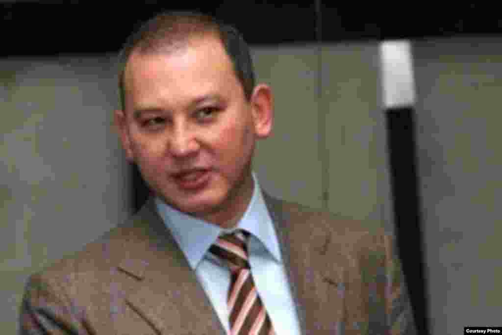 Мухтар Джакишев в бытность президентом компании «Казатомпром».  - Экс-президента «Казатомпрома» Мухтара Джакишева арестовали в мае 2009 года по обвинению в коррупции. Он обвиняется в растрате примерно 670 тысяч казенных долларов. Фото из казахстанской газеты «Республика». 