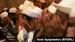 Мусулмандар. Сүрөттүн материалга тиешеси жок.