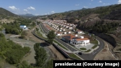 Азәрбайҗанның Лачын районында күптән түгел төзелгән авыл. 2025 елның май ае.