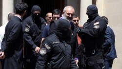 Բագրատ արքեպիսկոպոսն ու նրա 14 համախոհները՝ ճաղերից այն կողմ