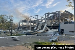 Наслідки комбінованого ракетного-дронового удару російської армії по Херсону: загибель і поранення людей, руйнування цивільної інфраструктури