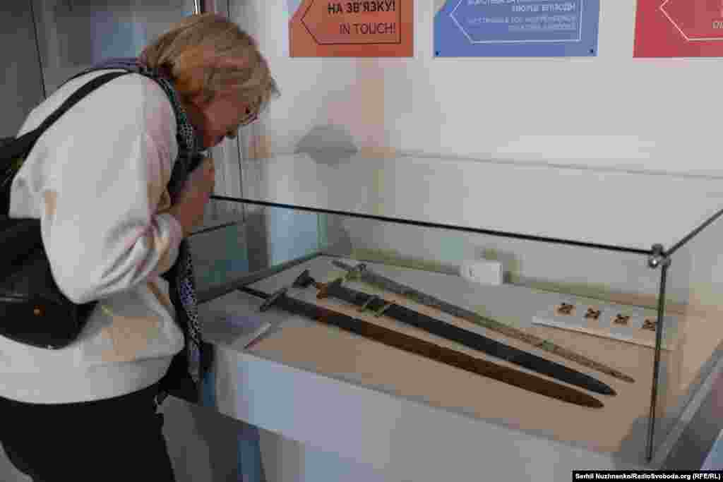 Коллекция отличается хронологическим и культурным разнообразием, охватывая период от позднего палеолита до позднего средневековья. Она содержит большое количество ценных предметов вооружения и доспехов