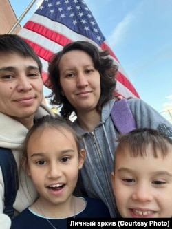 Талия и Евгения с детьми, США