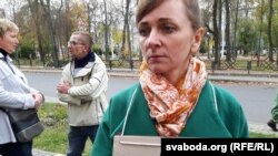 Ларыса Шчыракова ля суду ў Гомлі, 2017 год