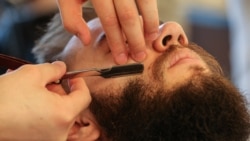 Aşgabadyň polisiýasy sakgally adamlary saklamagyny dowam etdirýär