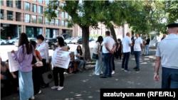 Անհետ կորածների ծնողների բողոքի ակցիա Երևանում, արխիվ