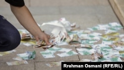 Pjesëtarë të shoqërisë civile kanë protestuar disa herë për qasjen e deputetëve në drejtim të konstituimit të Kuvendit.