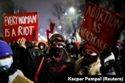 აბორტის გამკაცრების საწინააღმდეგო დემონსტრაცია ვარშავაში, პოლონეთში, 2021 წლის იანვარი.