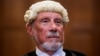 Judecătorul britanic Malcolm Shaw, la Curtea Internațională de Justiție, în timpul judecării cererii Africii de Sud de a dispune oprirea ofensivei Israelului Rafah în Gaza, la Haga, pe 24 mai.