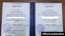 Жогорку Кеңештин депутаты  «З.Т.З.» жасалма делген диплому. 