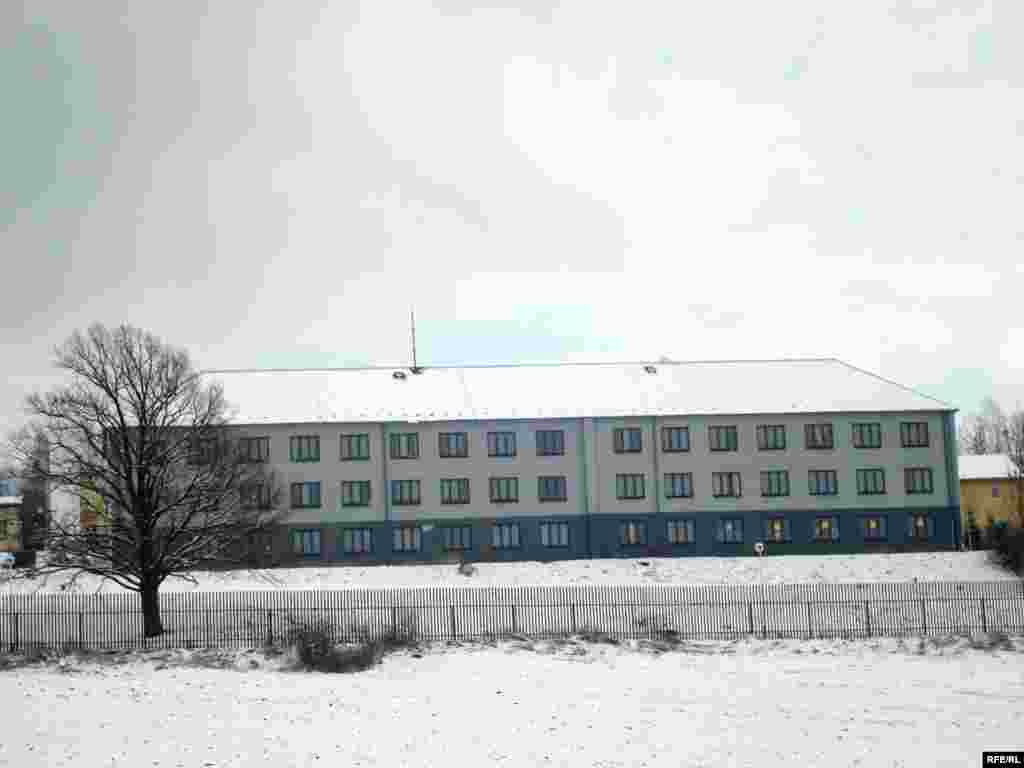 Лагерь для беженцев в деревне Вышни Лхоты с близкого расстояния.  - Лагерь для беженцев в деревне Вышни Лхоты с близкого расстояния. 1 февраля 2009 года.