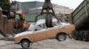 Automobil Moskvici din era sovietică la uzina de casare Vtormet de la periferia Moscovei, 30 ianuarie 2013.