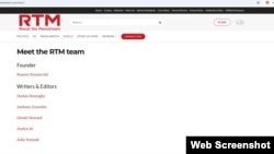 Resist the Mainstream