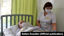 Баткенде 8-майдагы чек ара чатагында жарадар болгон чек арачы Султанбек уулу Мирбек.