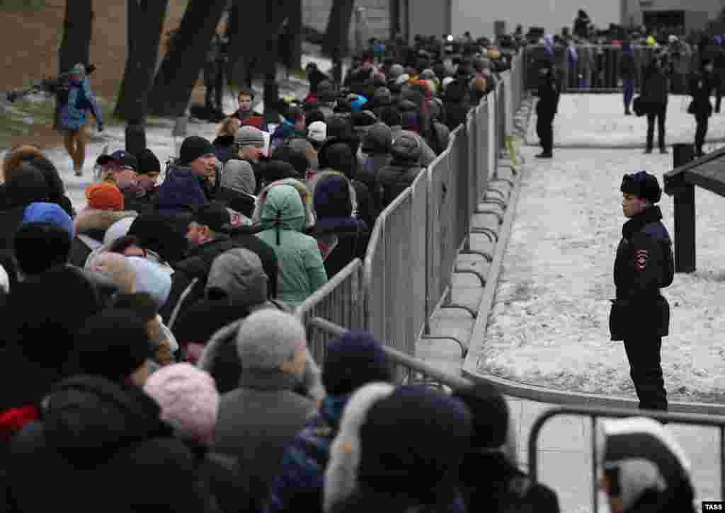 People stand in a line to attend Nemtsov's memorial service.