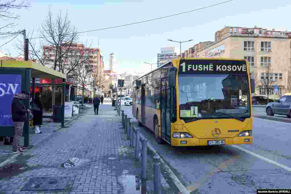 Autobusët e vetëm që janë parë në kryeqytet ishin ata të linjave që çojnë në Fushë Kosovë ose Obiliq, komuna ngjitur me Prishtinën.