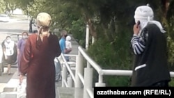 Türkmenistanda köpçülikde maska ​​dakynmak hökmanydyr. Aşgabat