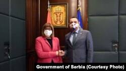 Maja Gojković, ministarka kulture u Vladi Srbije i njen kolega Aleksandar Vulin, ministar unutrašnjih poslova, prilikom sastanka 21. decembra 2020. u Beogradu.