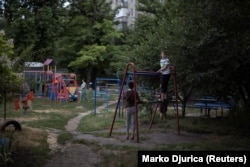 Діти граються у дворі, Покровськ, 24 червня 2022 року