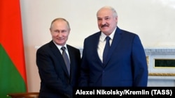 Președintele rus Vladimir Putin (stânga) și președintele belarus Alexandr Lukașenko urmează să se ântâlnească, din nou, în 9 septembrie, la Moscova. Uniunea dintre cele două țări pare tot mai probabilă.