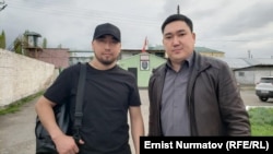 Азамат Ишенбеков адвокаты Жаныш Бараков менен. Петровка, Чүй. 9-апрель, 2025-жыл.