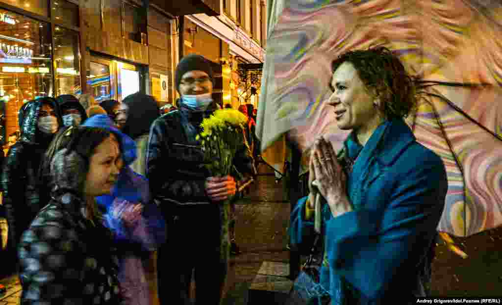 Speaking alongside her daughter in Kazan, a woman told fellow protesters: "We are tired of seeing that anyone can be beaten up or imprisoned for their words. I'm a Christian. I believe God will protect us. I'm not afraid."