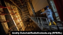 Машзал, частково пошкоджений вибухом на ЧАЕС