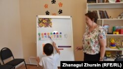 Сириядан оралған бала оңалту орталығындағы сабақта. Ақтөбе, 30 шілде 2019 жыл. Көрнекі сурет.
