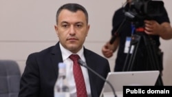 Armenia- Suren Tovmasian, head of the State Committee for Real Estate Cadaster, attends a meeting in parliament, Yerevan, September 2, 2025.