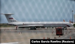Літак Іл-62 з російським прапором видно в міжнародному аеропорту імені Сімона Болівара поблизу Каракаса, Венесуела, 25 вересня 2019 року