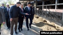 Президент Жээнбеков «Pellmeyer» айыл чарба ишканасында. Мюнхен, Германия. 15-апрель, 2019-жыл.