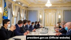 Владимир Зеленскийдин Крым татарлары менен жолугушуусу, Киев. 18-май, 2020-жыл. 