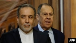 Russian Foreign Minister Sergei Lavrov (right) and Iranian Foreign Minister Abbas Araqhchi (left) arrive for a joint press conference following talks in Moscow on April 18.