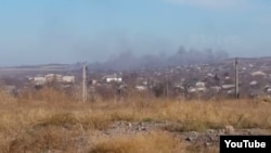 Архівний відеокадр: обстріл бойовиками села Талаківка під Маріуполем. Саме там був перед початком перемир’я важко поранений військовий, який помер від ран уже в час перемир’я