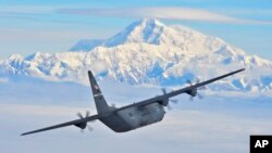 O aeronavă militară în timpul unui exercițiu aviatic în Alaska (arhivă). 