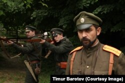 Баротов в роли сотника Андриенко в фильме «Украинская революция»