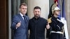 Președintele Franței, Emmanuel Macron, și președintele Ucrainei, Volodimir Zelenski, înainte de întâlnirea de la Palatul Elysee. 17 octombrie 2025.