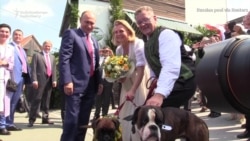 Putin Waltzes At Austrian Foreign Minister’s Wedding