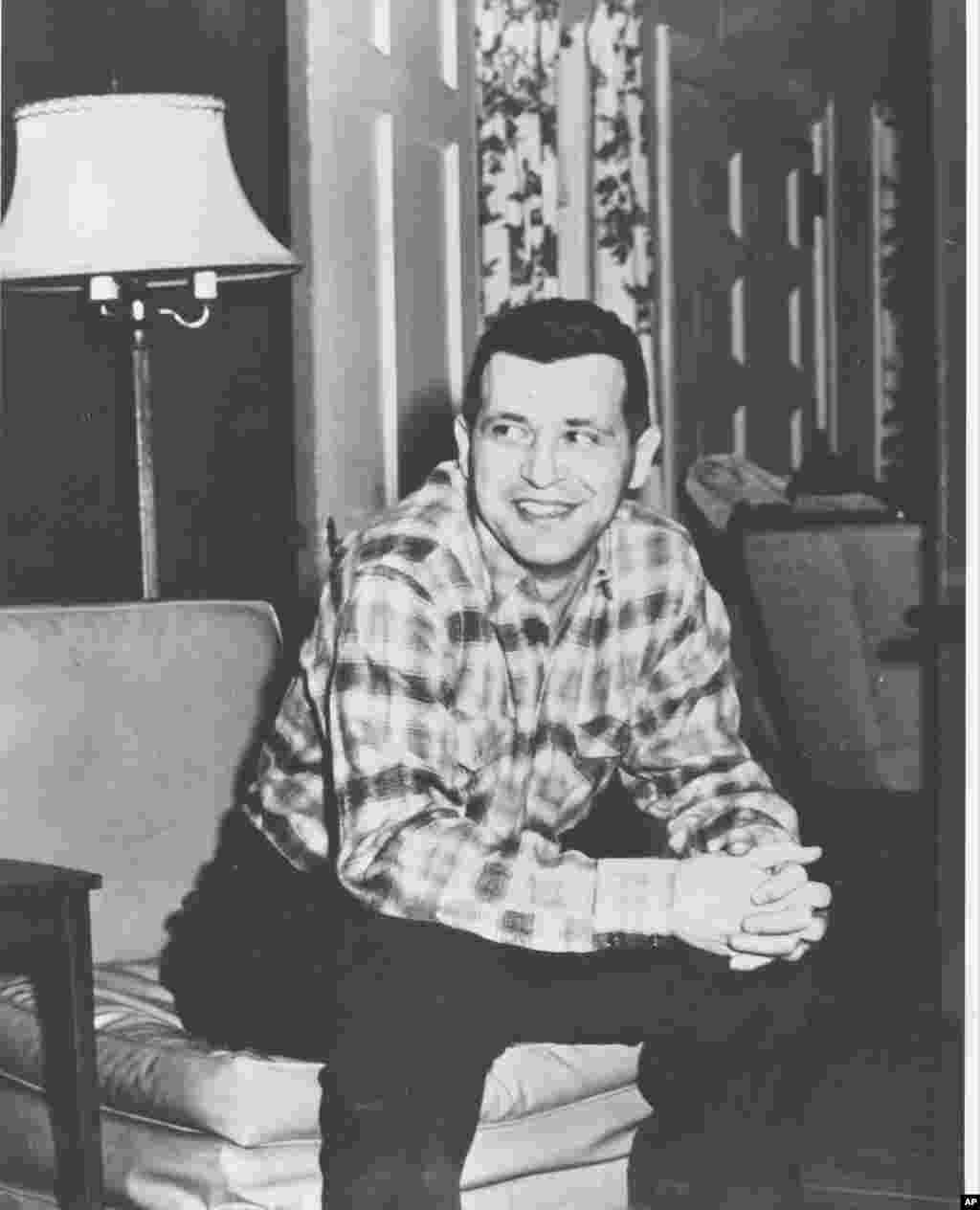 Усміхнений Пауерс у Вашингтоні, округ Колумбія, після повернення до США, 11 лютого 1962 року