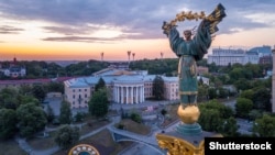 Більшість респондентів (63%) вважають, що для перемоги потрібно не менше ніж пів року, або ж і більше часу