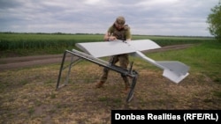 Подготовка к полету украинского беспилотника к полету