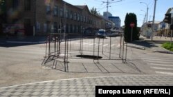 Провалившийся асфальт в Бендерах