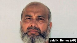  سیف الله پراچه تبعه پاکستان که از سال ۲۰۰۳ میلادی به اتهام کمک به شبکه القاعده در گوانتانامو زندانی بود.